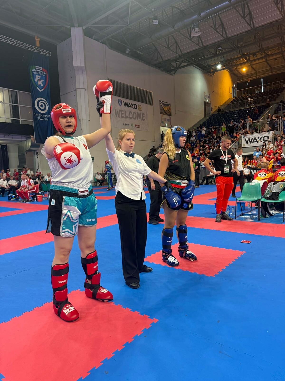 Denizlili Hilal Bayhan, Kick Boks Gençler Dünya Şampiyonası\'nda gümüş kazandı