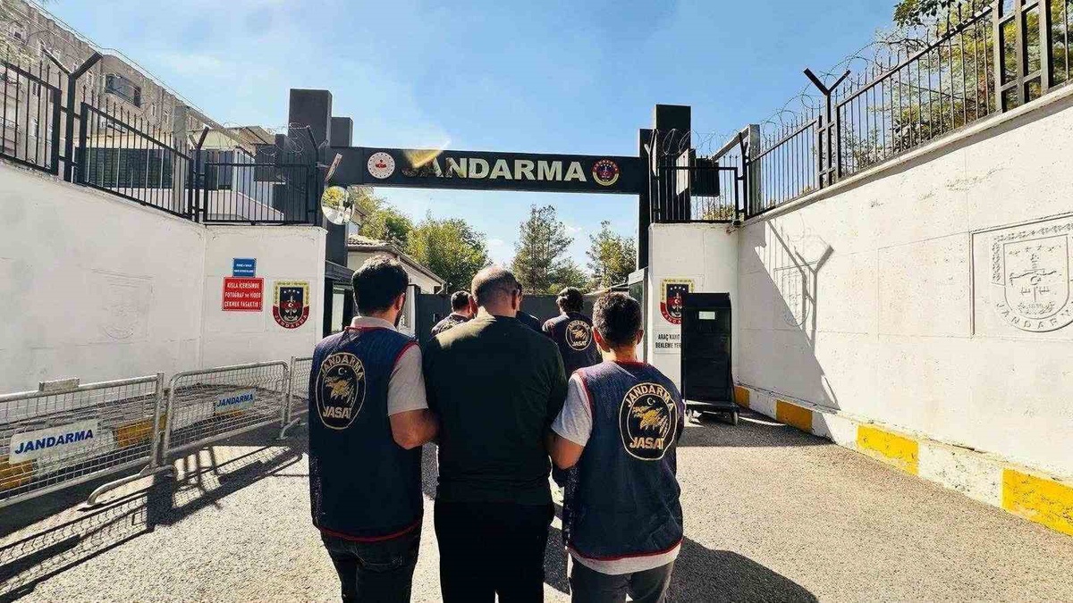 Diyarbakır\'da jandarma operasyonlarında hapis cezası olan 67 kişi yakalandı
