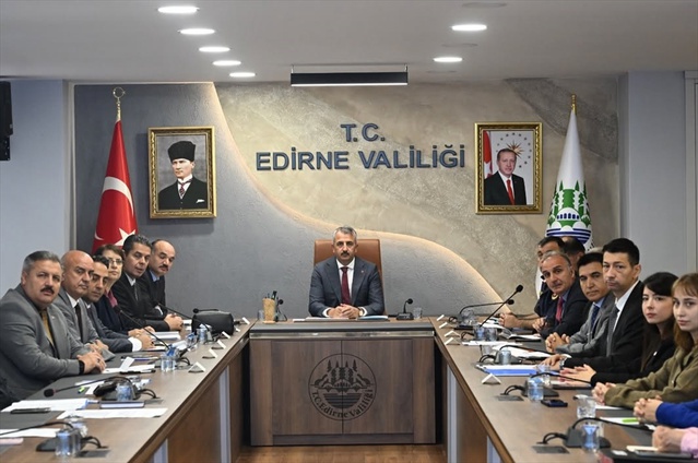 Edirne'de bağımlılıkla mücadele kurulu toplantısı Vali Sezer başkanlığında yapıldı