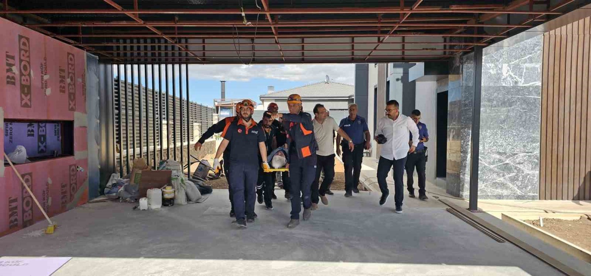 Elazığ\'da su bulunmayan kuyuya düşen yaralıyı AFAD ekibi halatla kurtardı