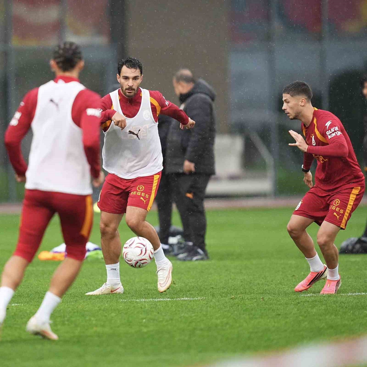 Galatasaray, Kasımpaşa maçı öncesi Kemerburgaz'da iki antrenman yaptı