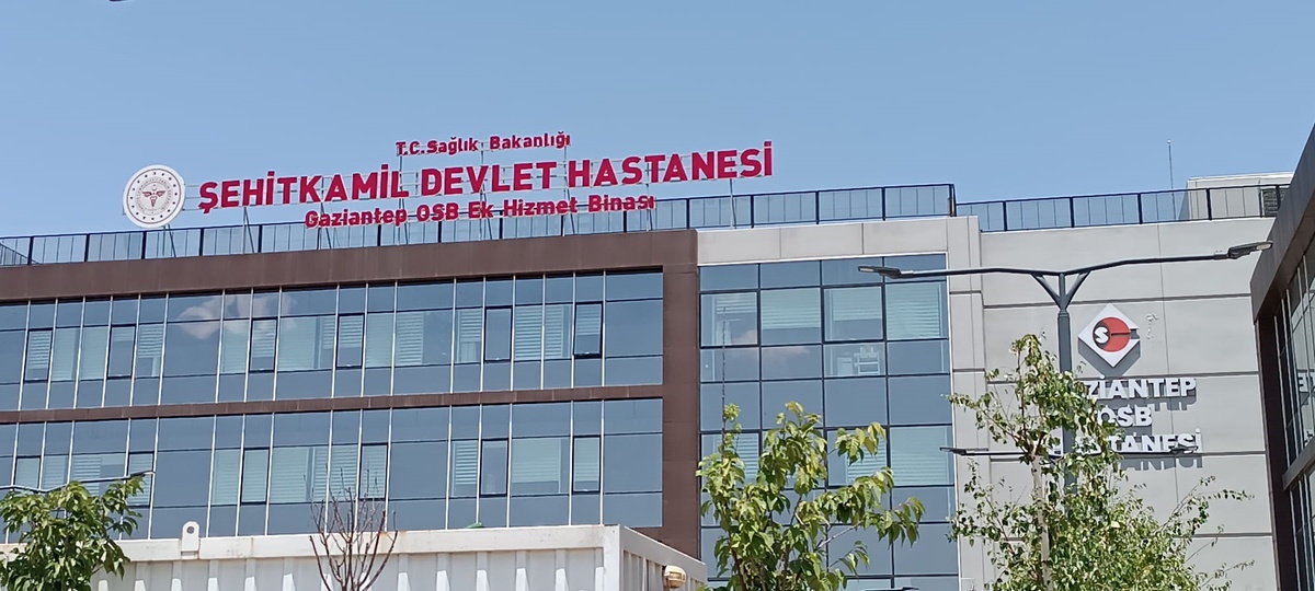 Gaziantep\'te işçi, kolunu silindir makinesine kaptırdı, hastanede hayatını kaybetti