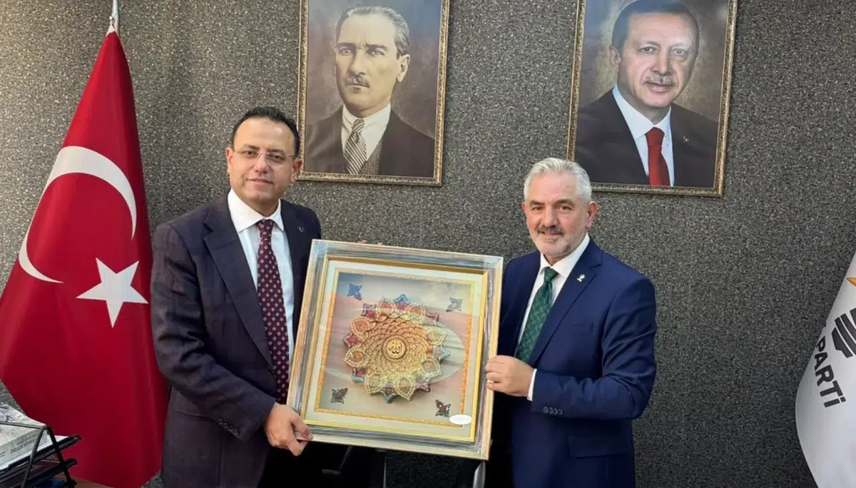 AK Parti Gümüşhane İl Başkanı, Harşit Çayı raporunu Bakan Yardımcısı\'na sundu