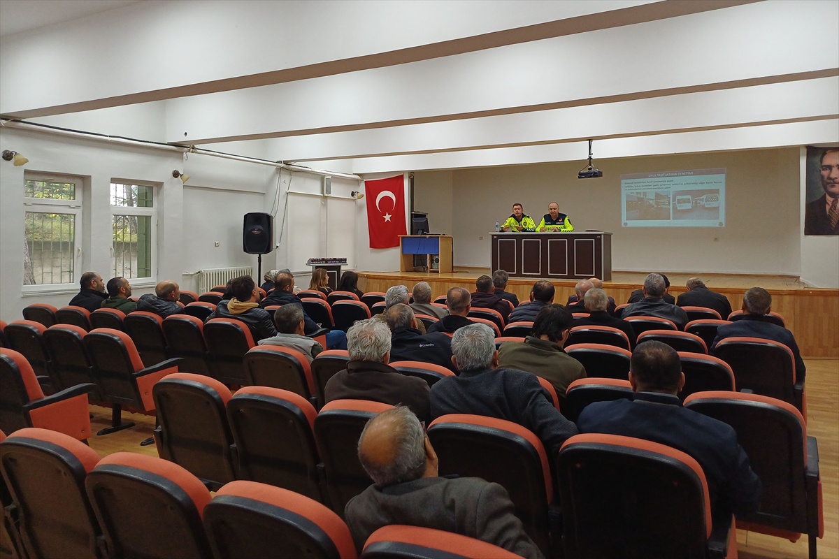 Havza\'da okul servis sürücülerine yeni eğitim yılı trafik tedbirleri anlatıldı