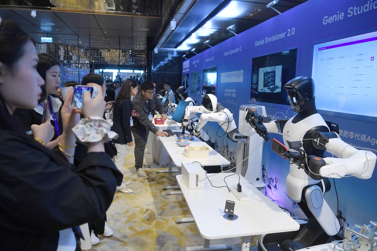 Hong Kong, 2026 ihracat tahminini yapay zeka talebiyle yüzde 42-47\'ye yükseltti