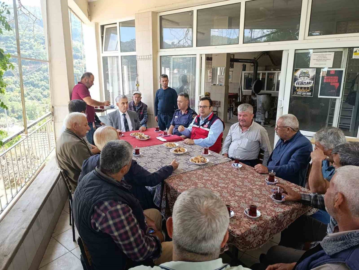 İncirliova Kaymakamı Abay, Arzular Mahallesi\'nde muhtar ve vatandaşlarla görüştü