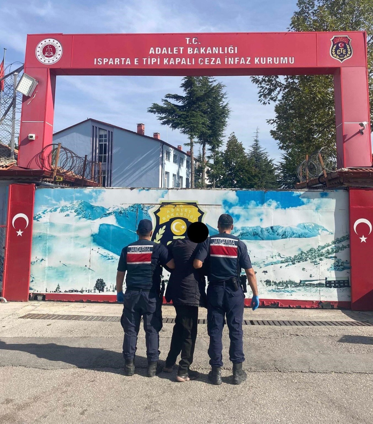 Isparta Jandarması, çocuk istismarından 42 yıl 2 ay 27 gün cezalı şahsı yakaladı
