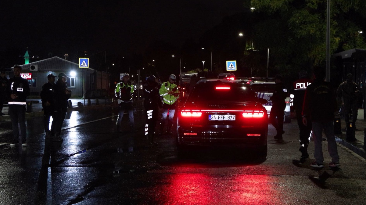 İstanbul\'da Taksim ve Üsküdar\'da helikopter destekli \'Huzur\' denetiminde GBT yapıldı