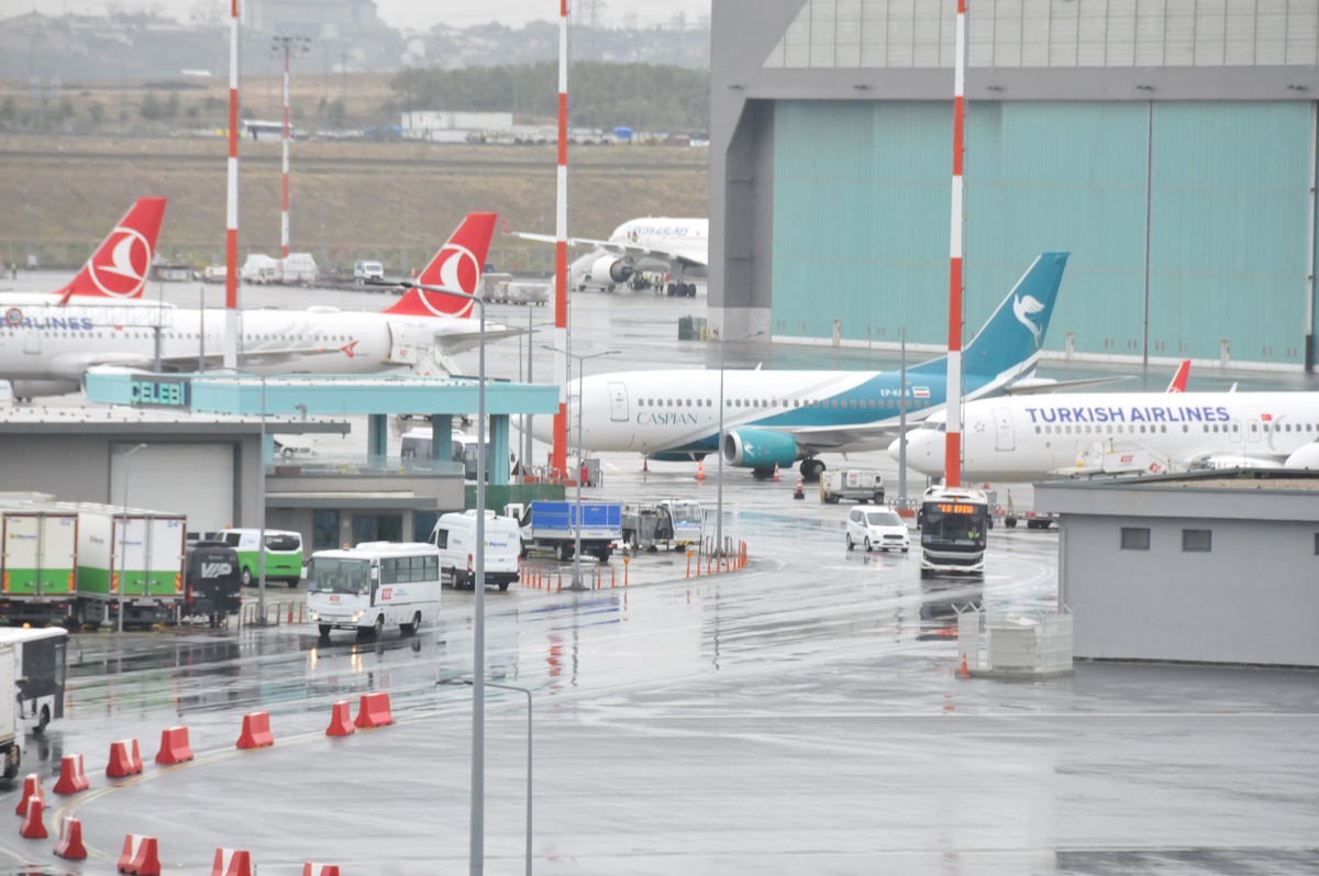 Caspian Airlines uçağı İstanbul Havalimanı\'nda 3 milyon avro borçla haczedildi