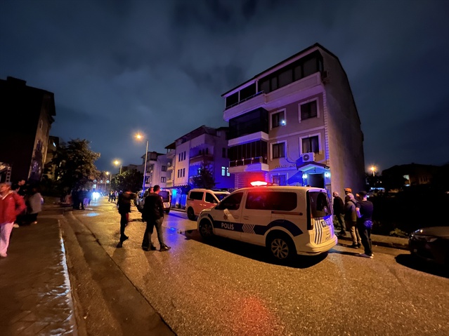 İzmit'te temel kazısı toprak kaymasına yol açtı, yakındaki 2 bina boşaltıldı
