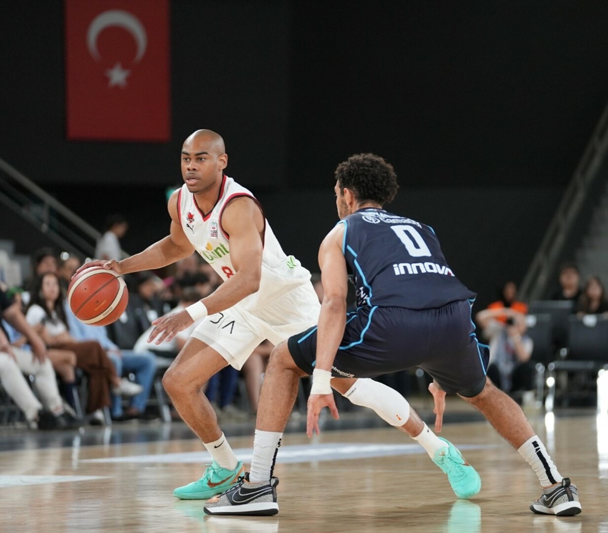 Karşıyaka, yedinci yabancı tercihini 35 yaşındaki Markel Starks\'tan yana kullandı