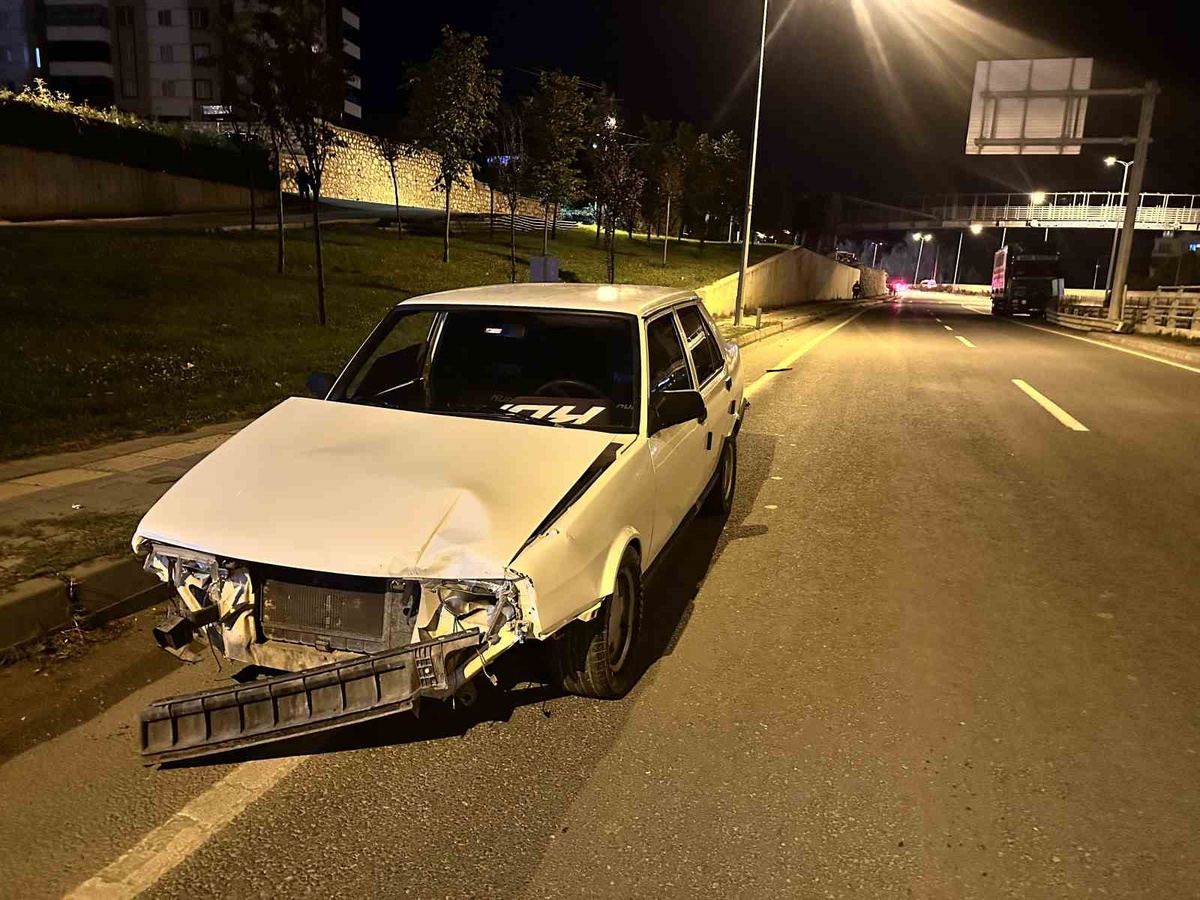 Kastamonu\'da kamyon ile iki otomobilin çarpıştığı zincirleme kazada 1 kişi yaralandı