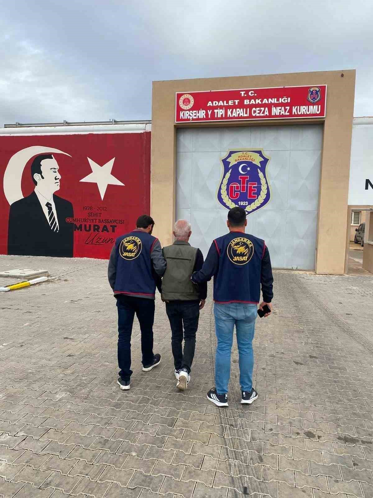 JASAT ekipleri Kırşehir\'de kesinleşmiş hapis cezasıyla aranan şahsı yakaladı