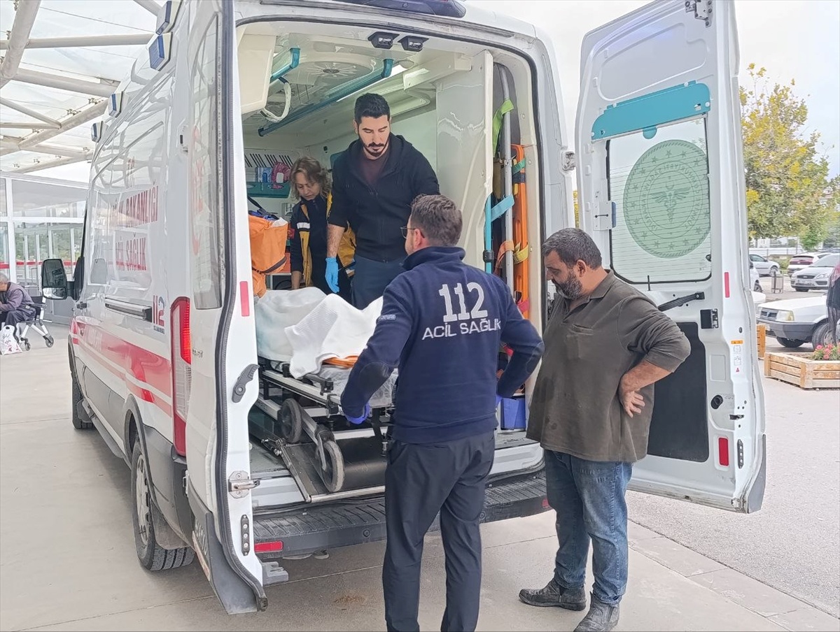 Konya Beyşehir\'de sanayi sitesindeki kamyonun kasasından düşen kişi yaralandı