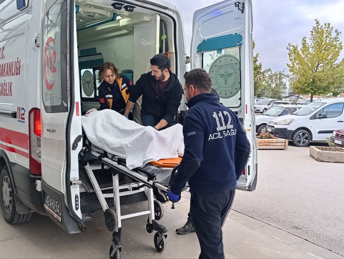Konya Beyşehir\'de kamyon kasasından düşen kişi hastanede tedavi altına alındı.