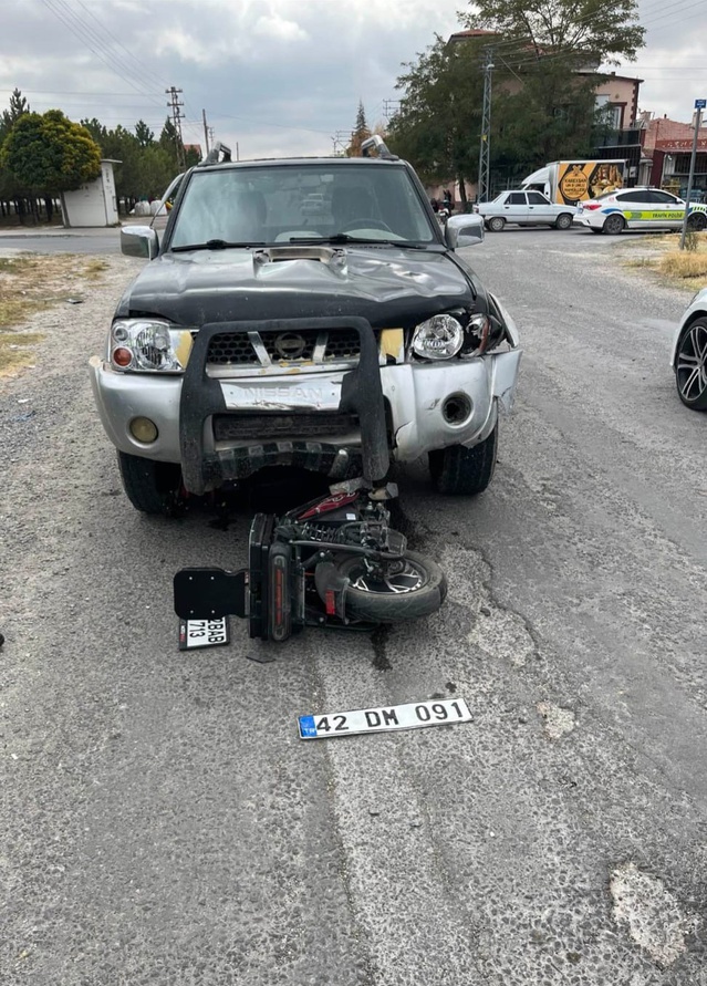 Konya Karapınar'da motosiklet ile pikap çarpıştı, 1 yaralı hastaneye kaldırıldı