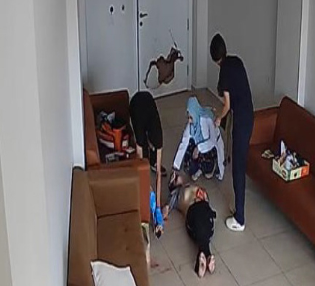 Bakım merkezinde 3 engelli bireyi odaya kilitlediler! Gözlerini oyup saatlerce darbettiler