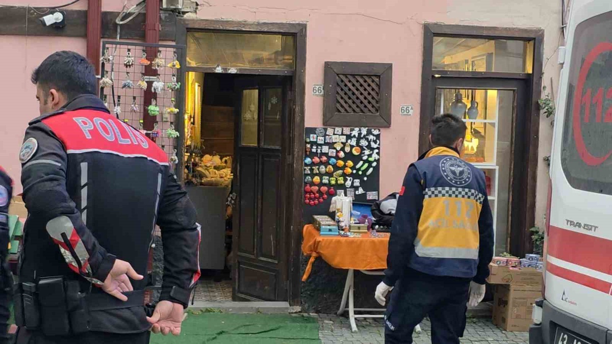 Kütahya\'da iş yerinde bıçaklanan 2 çocuk annesi öldü, şüpheli yakalandı