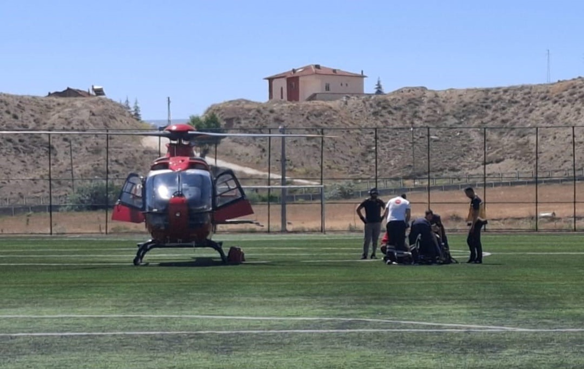 Hava ambulansı Darende\'de kalp krizi geçiren 58 yaşındaki hastayı Malatya\'ya taşıdı