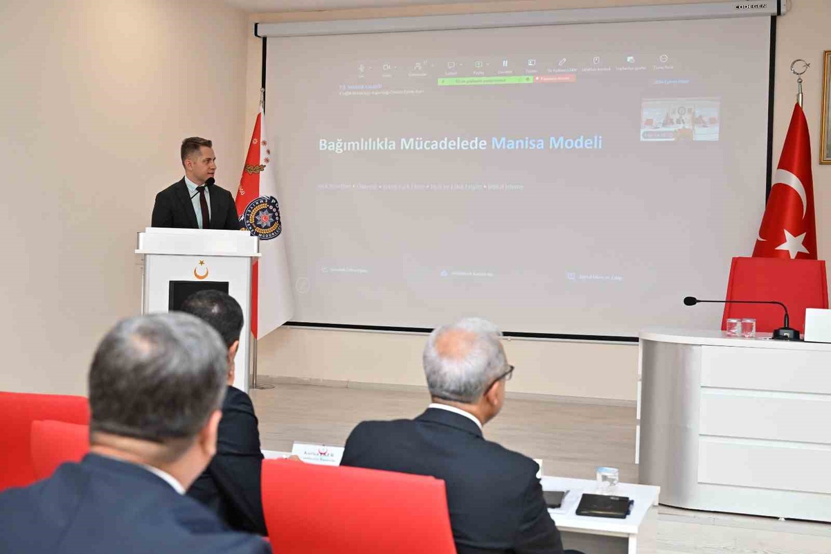 Manisa\'da bağımlılıkla mücadele kurulu SORİ\'yle riskleri erken tespit için toplandı