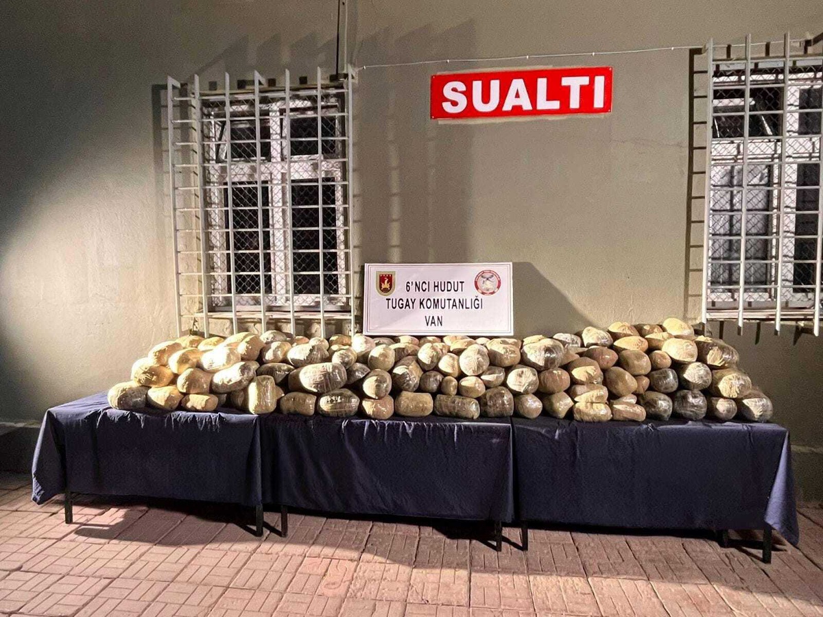Van hudut hattında düzenlenen aramada 412 kilo 741 gram uyuşturucu ele geçirildi