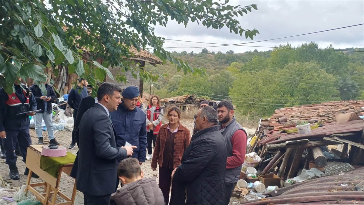 Mudanya\'da sağanak sonrası su baskını: Evde mahsur kalan anne ve 3 çocuk tahliye edildi