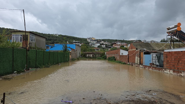Mudanya'da sağanak yağış felakete dönüştü: Mahsur kalanlar botlarla kurtarıldı