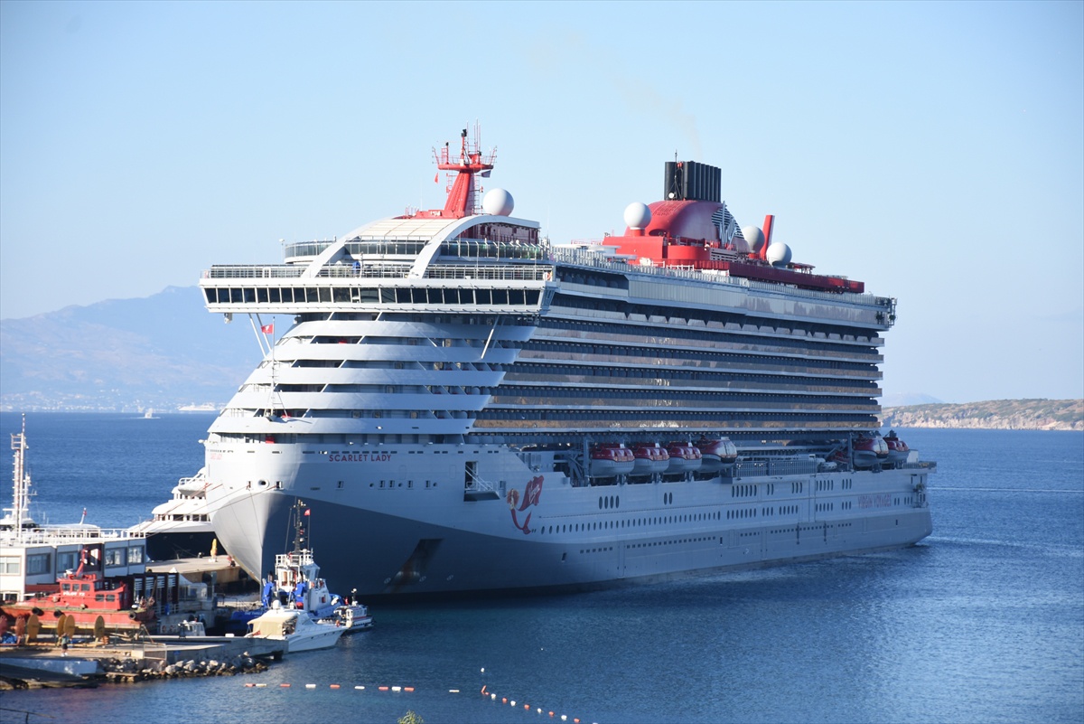 Scarlet Lady kruvaziyeri Muğla Bodrum\'a 2 bin 603 turist getirdi