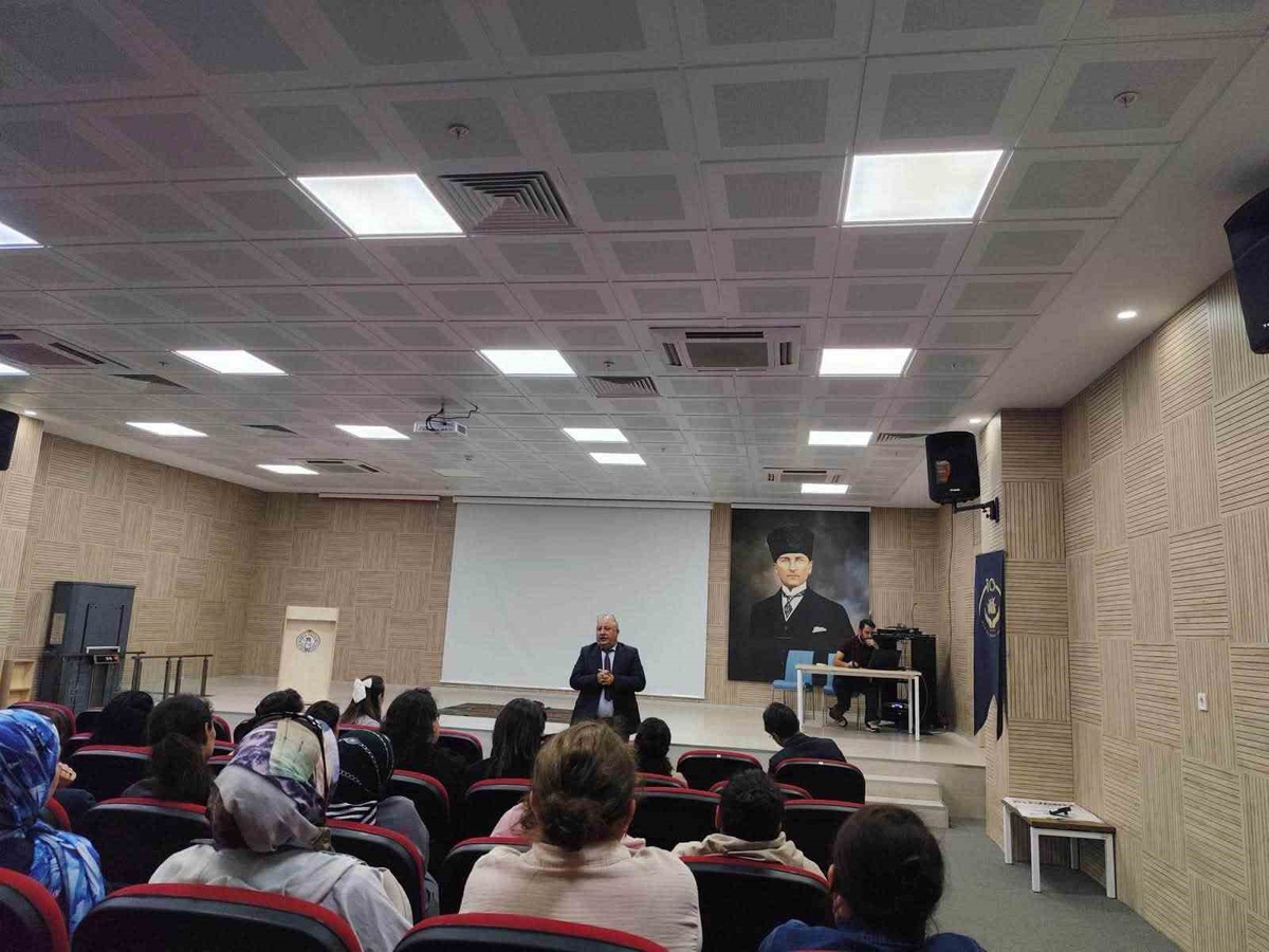 Muğla Çocuk Evleri personeline etkili iletişim ve kriz yönetimi eğitimi verildi