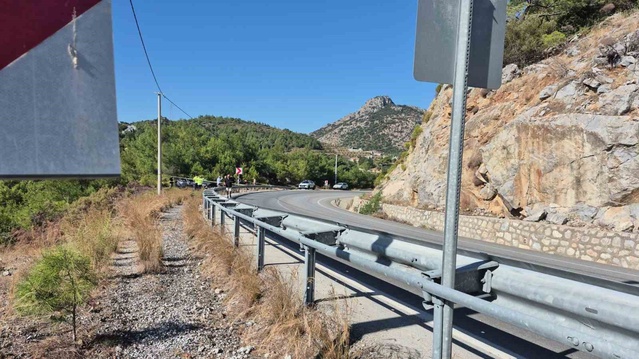 Muğla Datça'da Chery marka otomobil bariyerlere çarparak takla attı, 1 ölü, 3 yaralı