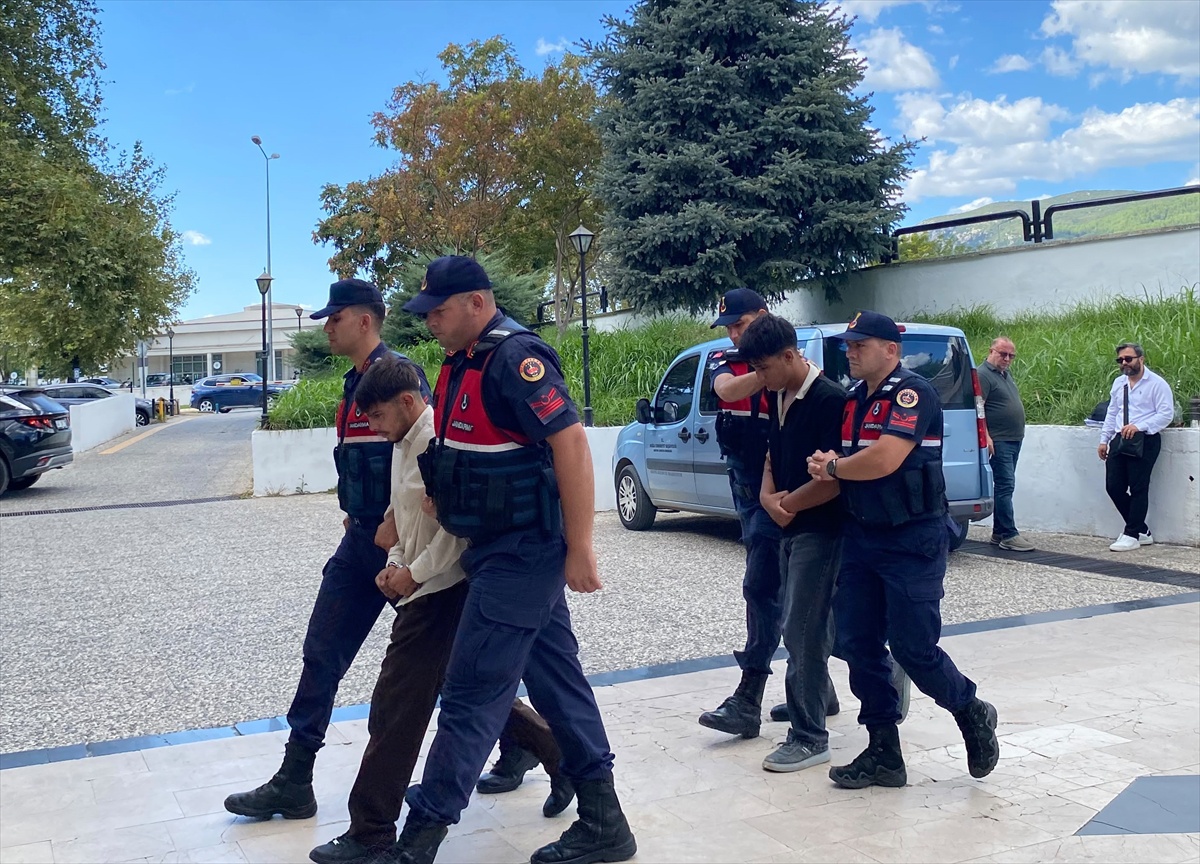 Muğla Menteşe\'de aile hekimi saldırıda yaralandı, 2 şüpheli adliyeye sevk edildi