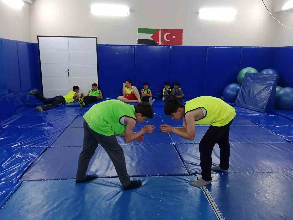 Muş Hasköy\'de güreş kursu GSB Spor Okulları kapsamında yoğun katılımla sürüyor