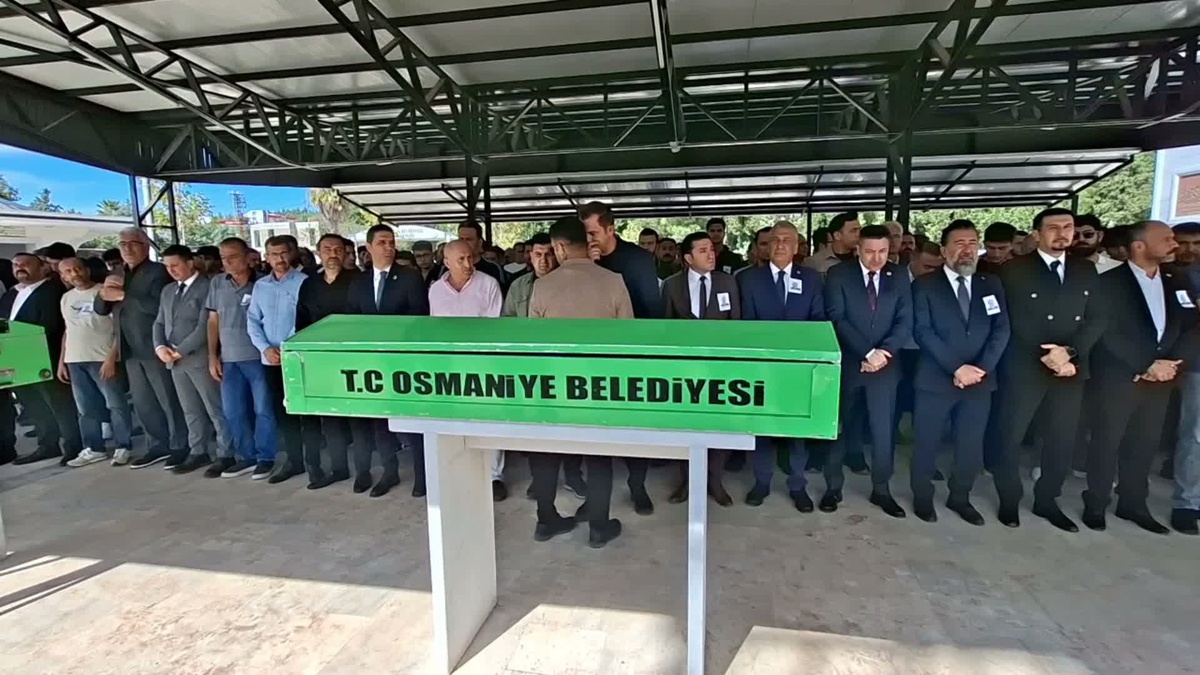 Osmaniye\'de okulda uğradığı saldırıda hayatını kaybeden öğretmen Bilgili son yolculuğuna uğurlandı