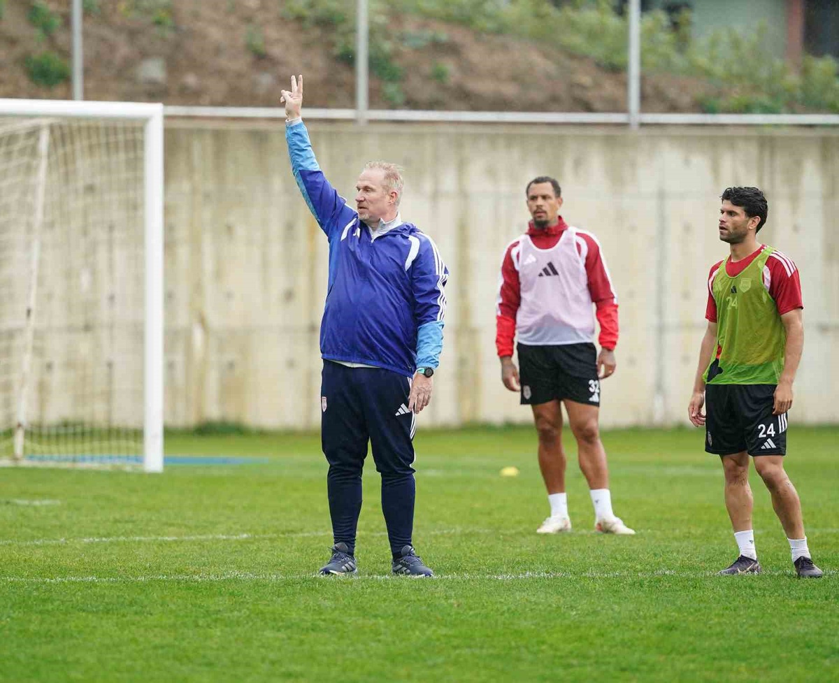 Taç antrenörü Gronnemark, Pendikspor\'un Bolu kampında çalışmalara başladı