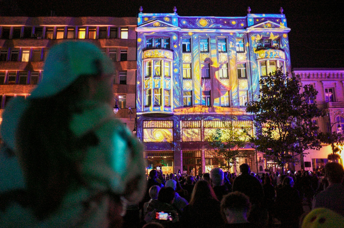 Lodz\'daki 16. Light Move Işık Festivali, kenti \'Hayaller\' temasıyla aydınlattı