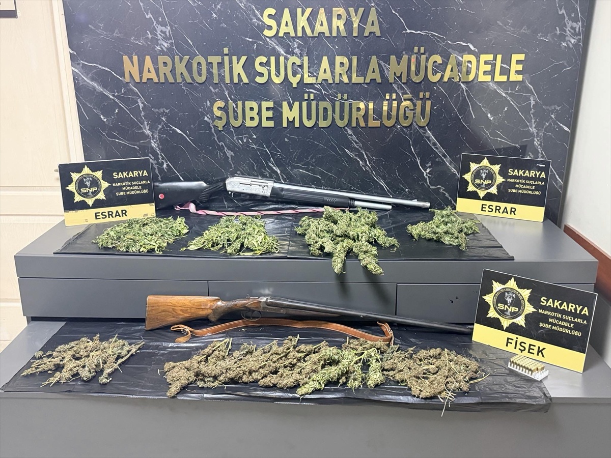 Sakarya\'da \'Sokaklar Güvende\' operasyonunda 2 şüpheliden 1\'i tutuklandı