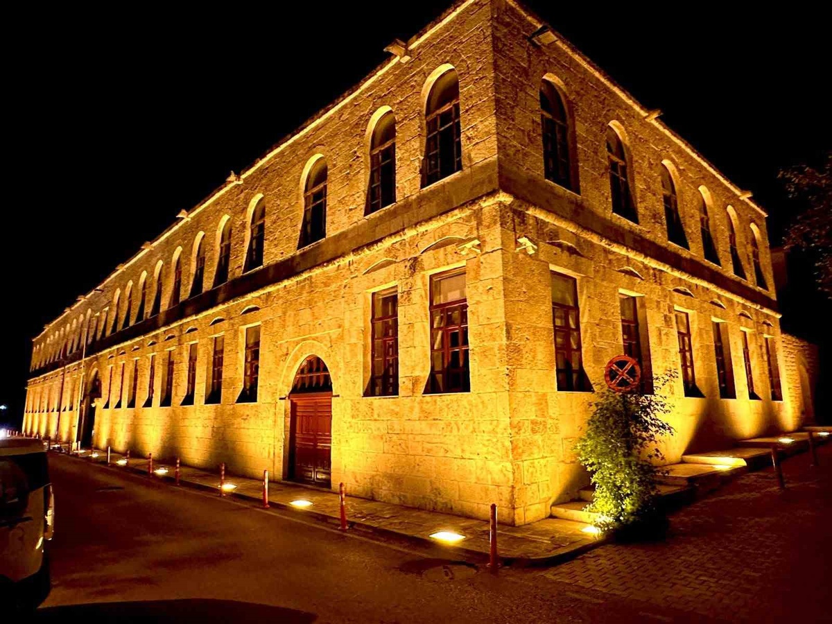 Silifke\'de tarihi Hükümet Konağı Kaymakam Eyüp Fırat döneminde yeniden ışıklandırıldı