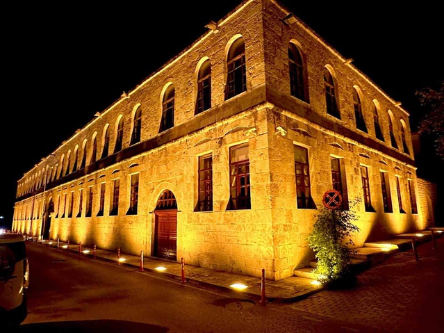 Silifke'de tarihi Hükümet Konağı Kaymakam Eyüp Fırat döneminde yeniden ışıklandırıldı