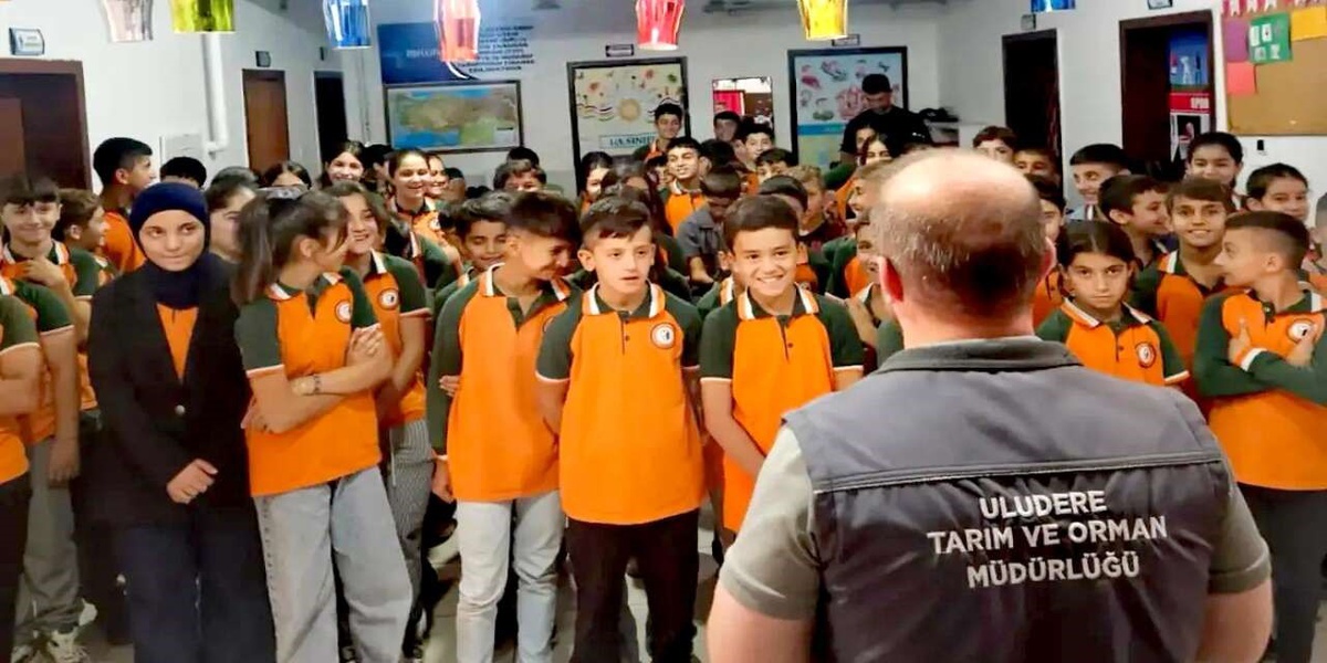Şırnak Uludere\'de Ortasu Ortaokulu öğrencilerine kuduz ve korunma eğitimi verildi
