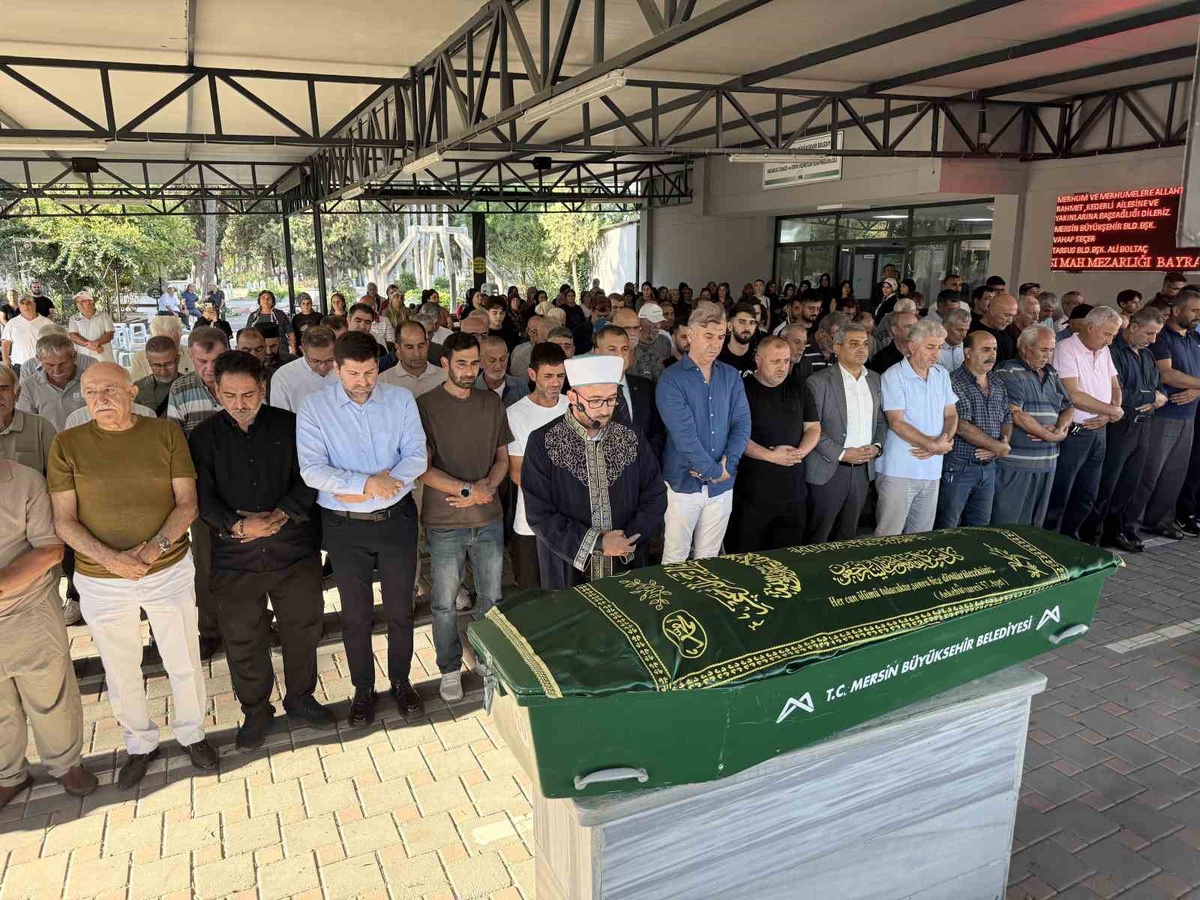 Tarsus\'ta kahvehane saldırısında ölen antrenör Mehmet Atlı toprağa verildi