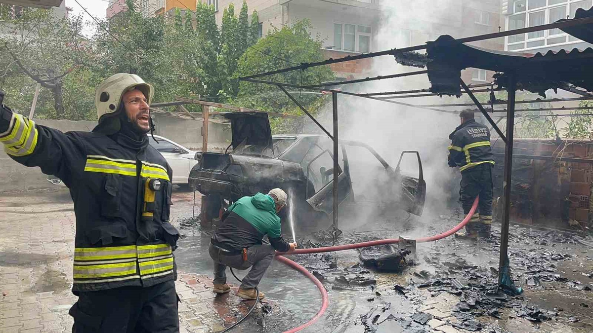 Tekirdağ Çerkezköy\'de yanan otomobil kullanılamaz oldu, sahibi hafif yaralandı