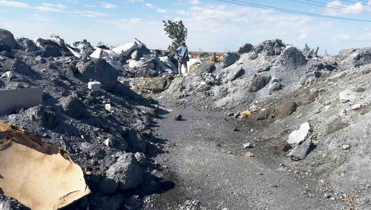 Tekirdağ Muratlı\'da 40-50 kamyon sanayi atığı birikti, tarım zarar gördü