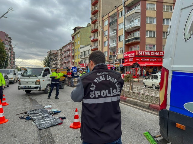 Uşak'ta tırın çarptığı yaya kurtarılamadı, sürücü ifadesinin ardından serbest kaldı.