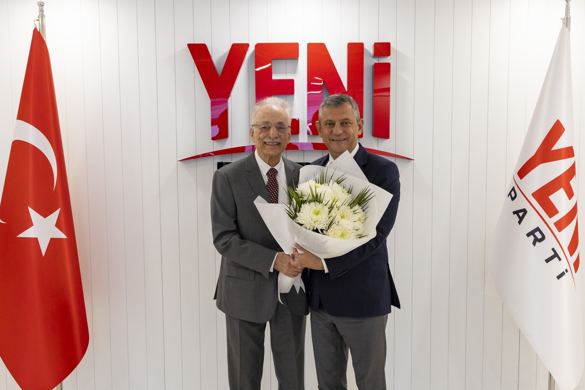 YENİ Parti Genel Başkanı Özgür Özel, Murat Karayalçın ile Genel Merkez\'de görüştü