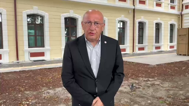 Utku Çakırözer, X ve Meta'yı erişim engellerinin hesabını Meclis'te vermeye çağırdı