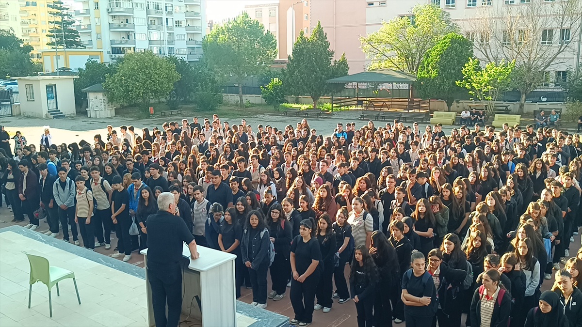 Adana Kozan\'da kaza sonrası ölen 17 yaşındaki lise öğrencisi okulunda anıldı