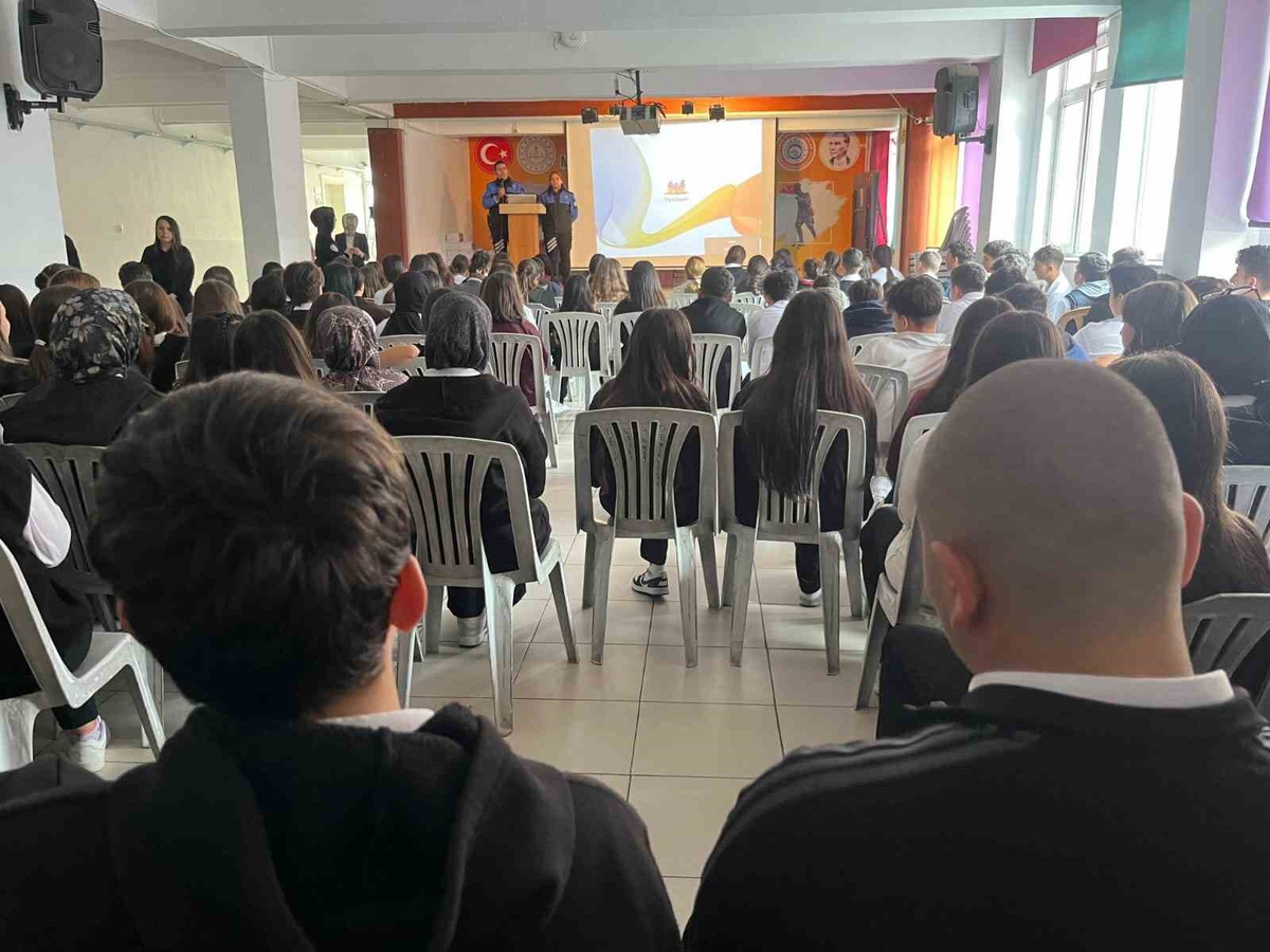 Afyonkarahisar İl Emniyet Müdürlüğü, lise öğrencilerine 112 ve güvenlik eğitimi verdi