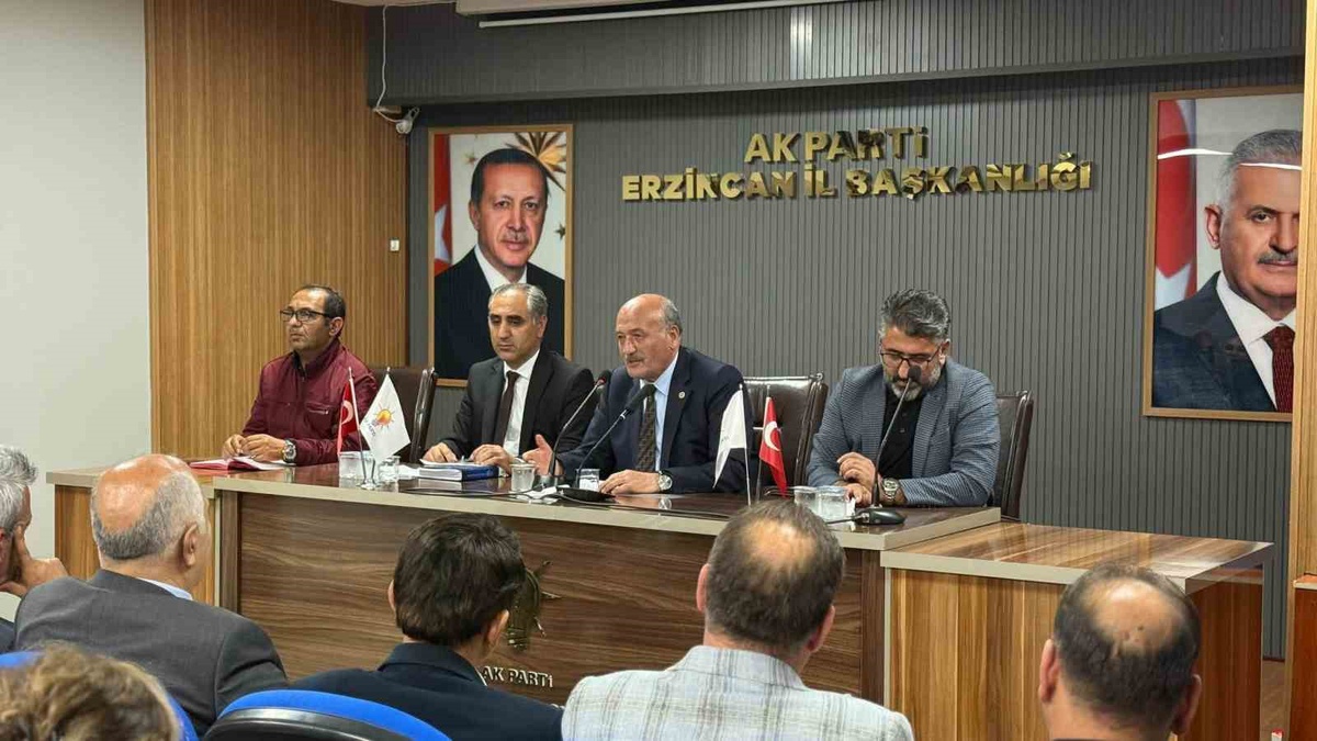 AK Parti Erzincan Merkez İlçe toplantısında Milletvekili Karaman talepleri dinledi