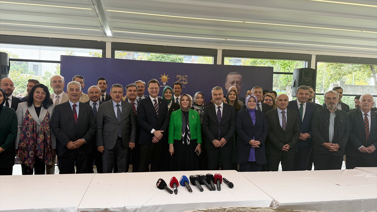 AK Parti Genel Başkan Yardımcısı Yerebakan, Trabzon\'da "Türkiye Yüzyılı Buluşmaları"nda konuştu:
