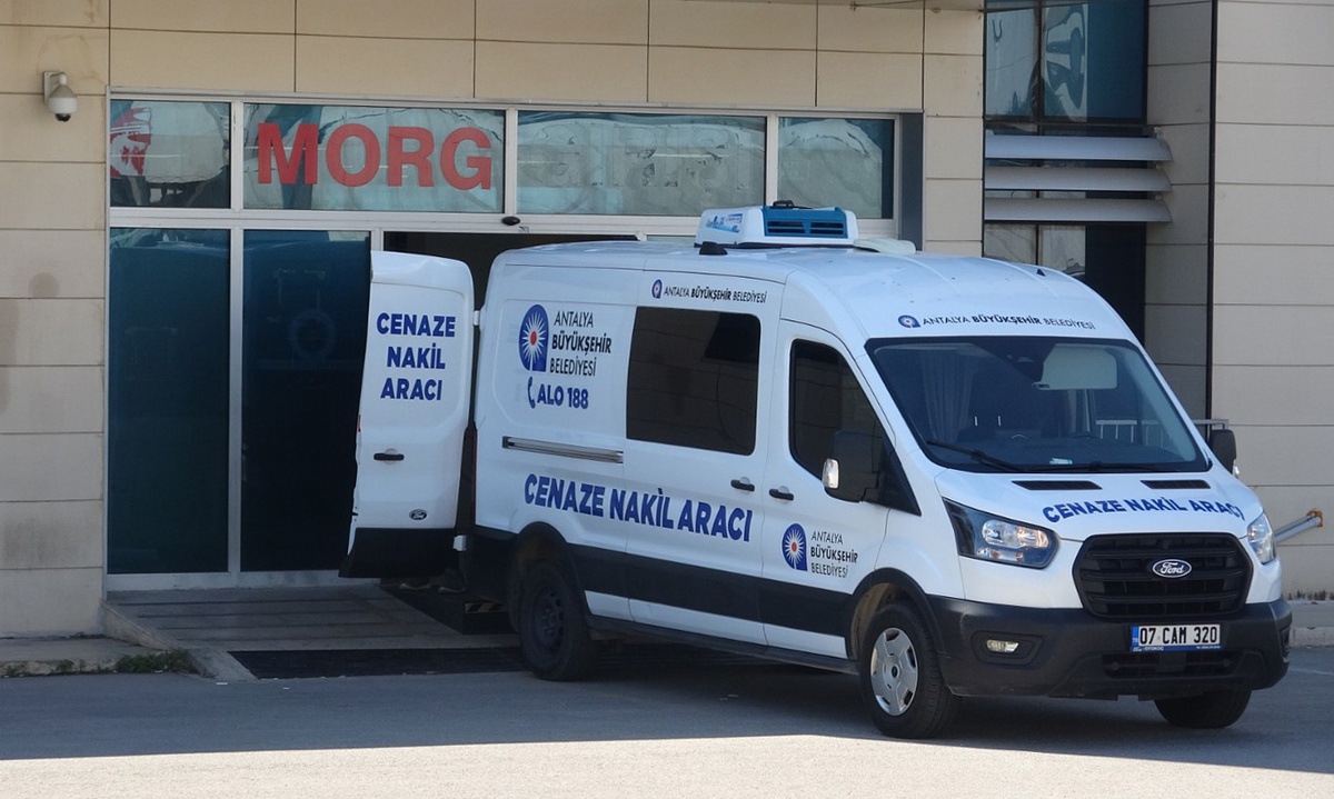 Antalya\'da belediye çalışanı Haluk Ekinci kazada 30 metre sürüklenerek öldü